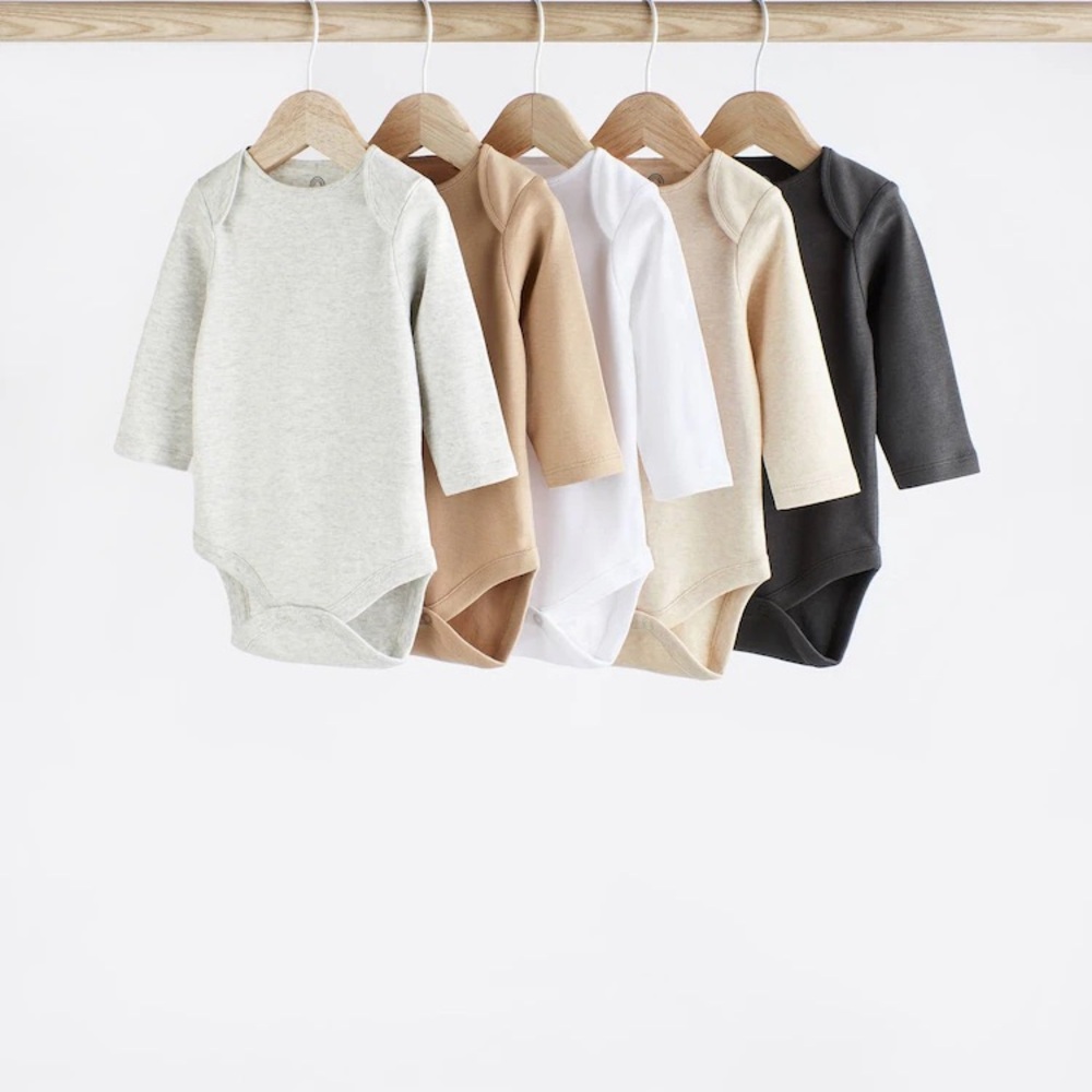 Long sleeve bodysuit - like new - 3-6 months